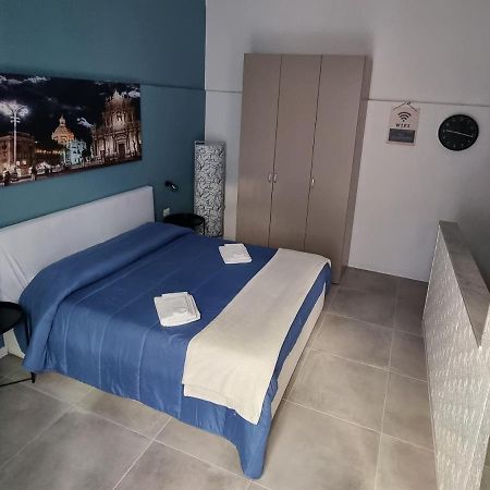 Il vicolo home Aeroporto di Catania Fontana Rossa Esterno foto