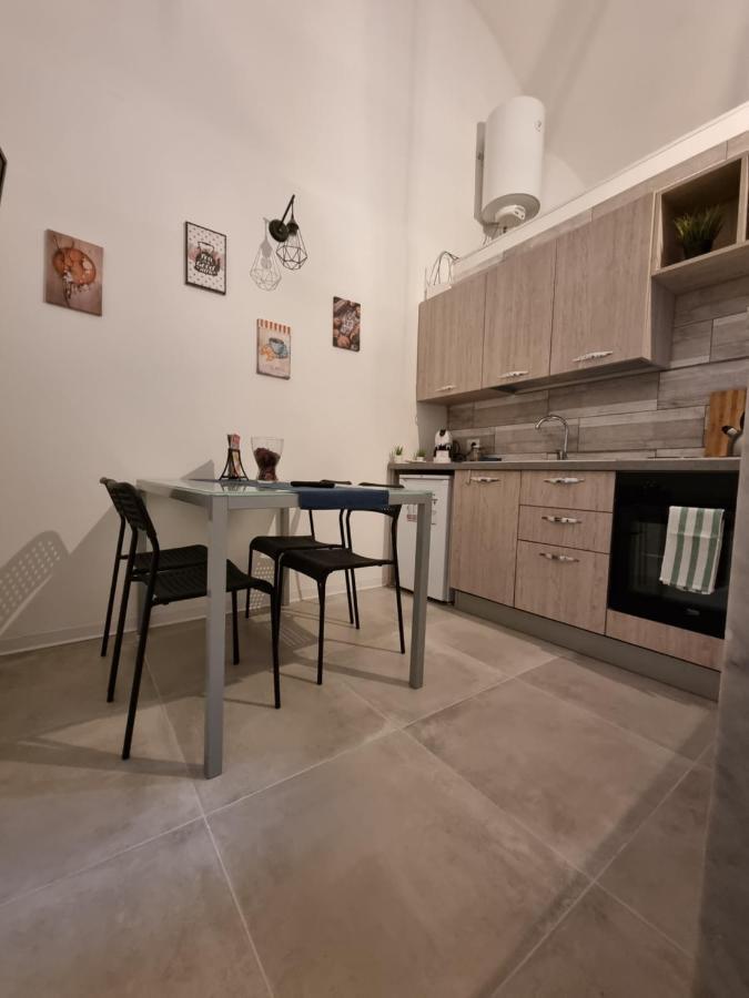 Il vicolo home Aeroporto di Catania Fontana Rossa Esterno foto