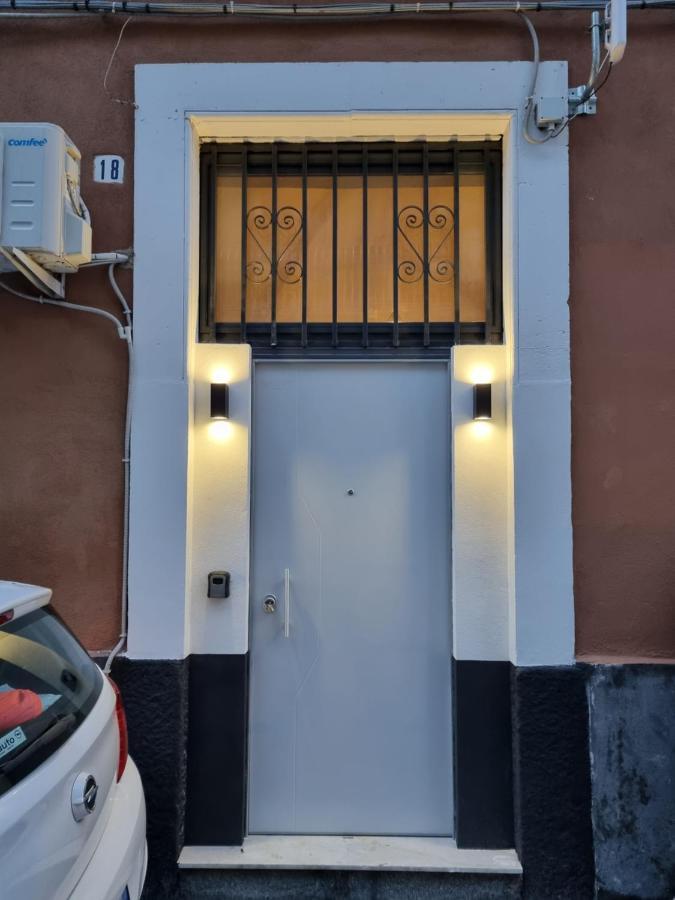 Il vicolo home Aeroporto di Catania Fontana Rossa Esterno foto
