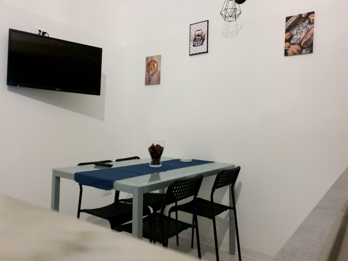 Il vicolo home Aeroporto di Catania Fontana Rossa Esterno foto