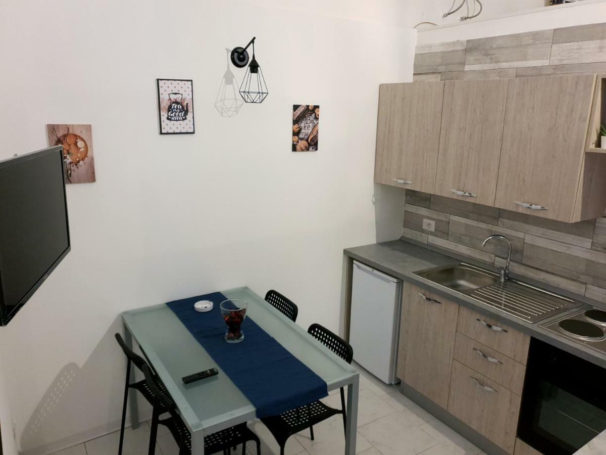 Il vicolo home Aeroporto di Catania Fontana Rossa Esterno foto