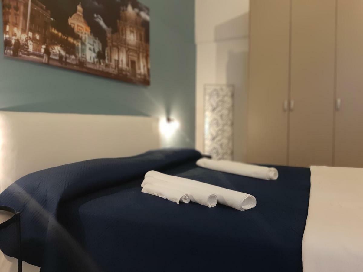 Il vicolo home Aeroporto di Catania Fontana Rossa Esterno foto