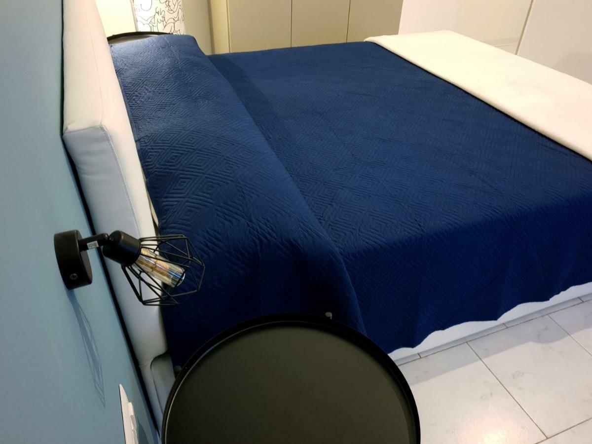 Il vicolo home Aeroporto di Catania Fontana Rossa Esterno foto