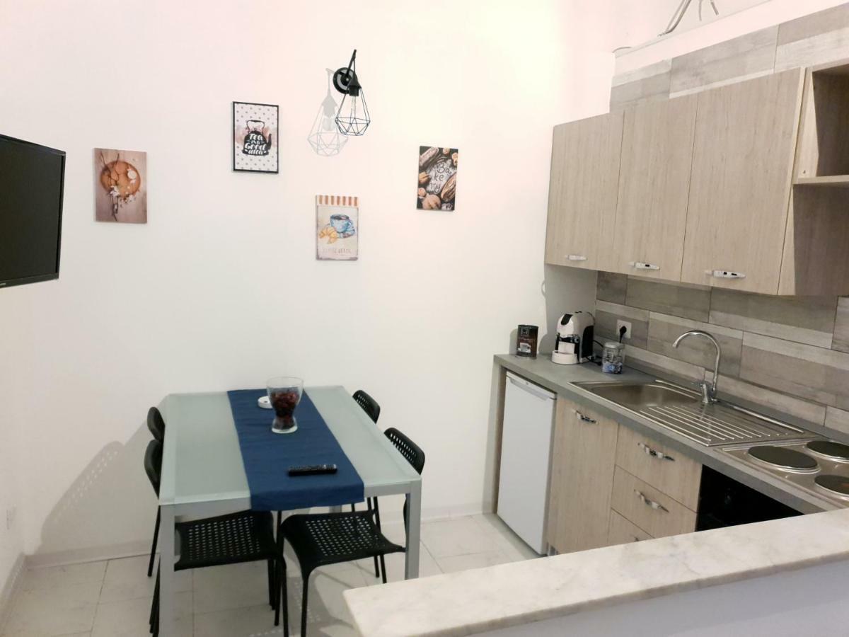 Il vicolo home Aeroporto di Catania Fontana Rossa Esterno foto